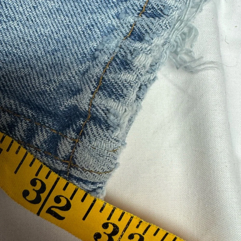 Levis stylish light